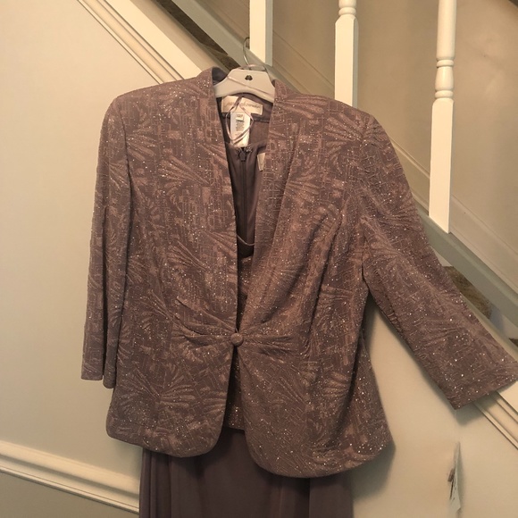 Mother/Grandmother Wedding Gown - Picture 1 of 8
